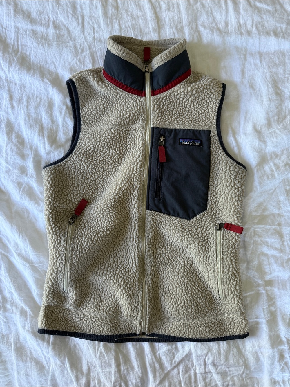 Patagonia Women's Classic Retro-X® Fleece Vest - Cream with Navy & Red Accents
